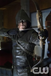 Arrow "Pilot" Image AR101d-0117 Pictured: Stephen Amell as Oliver Queen Photo: Jack Rowand/The CW © 2012 The CW Network. All Rights Reserved